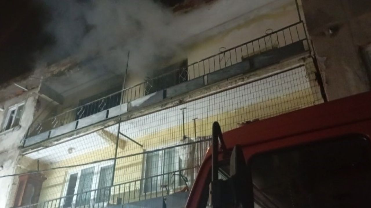 Bursa’da korkutan yangın: Daire kullanılamaz hale geldi
