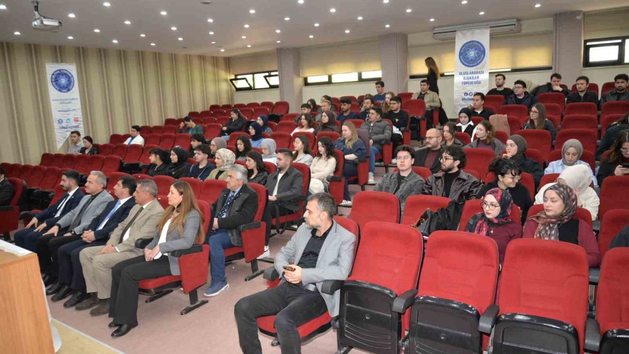 BUÜ’de "Ortak Dış Politika Vizyonu" konuşuldu