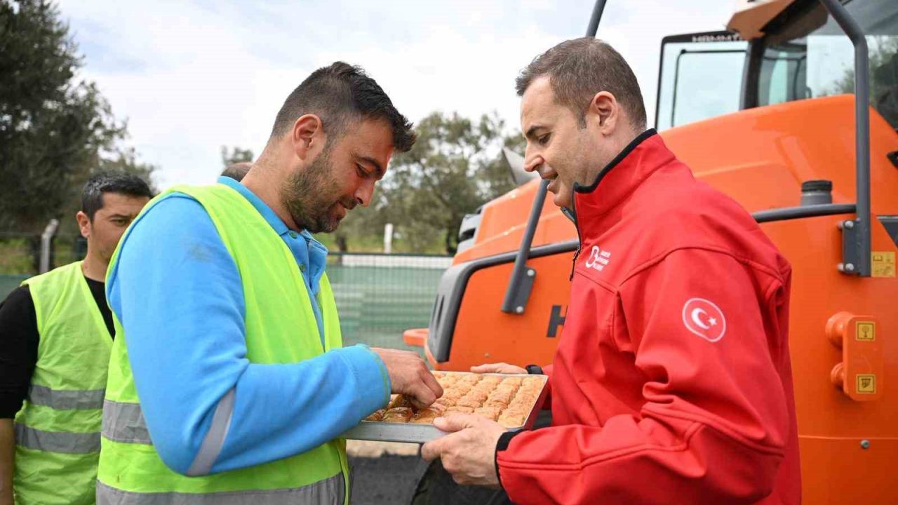 Büyükşehir yaz kış demeden yol çalışmalarına devam ediyor