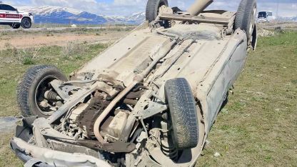 Çaldıran’da otomobil takla attı: 2 yaralı