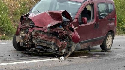 Çanakkale’de iki otomobil çarpıştı: 4 kişi yaralandı