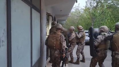 Çiftçiyi kumar masasında ağına düşüren tefeci çetesi çökertildi