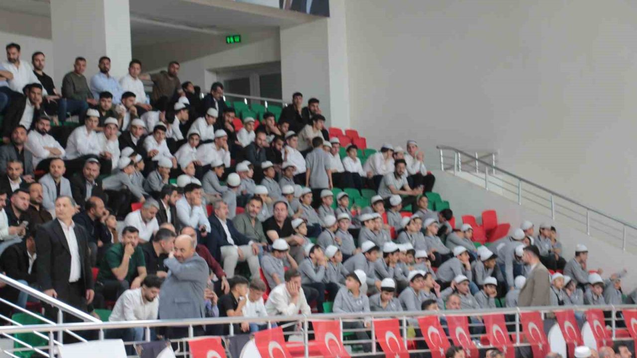 Cizre’de 335 hafız diplomalarını aldı