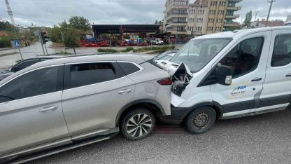 Çorum’da 3 araç çarpıştı: 2 yaralı