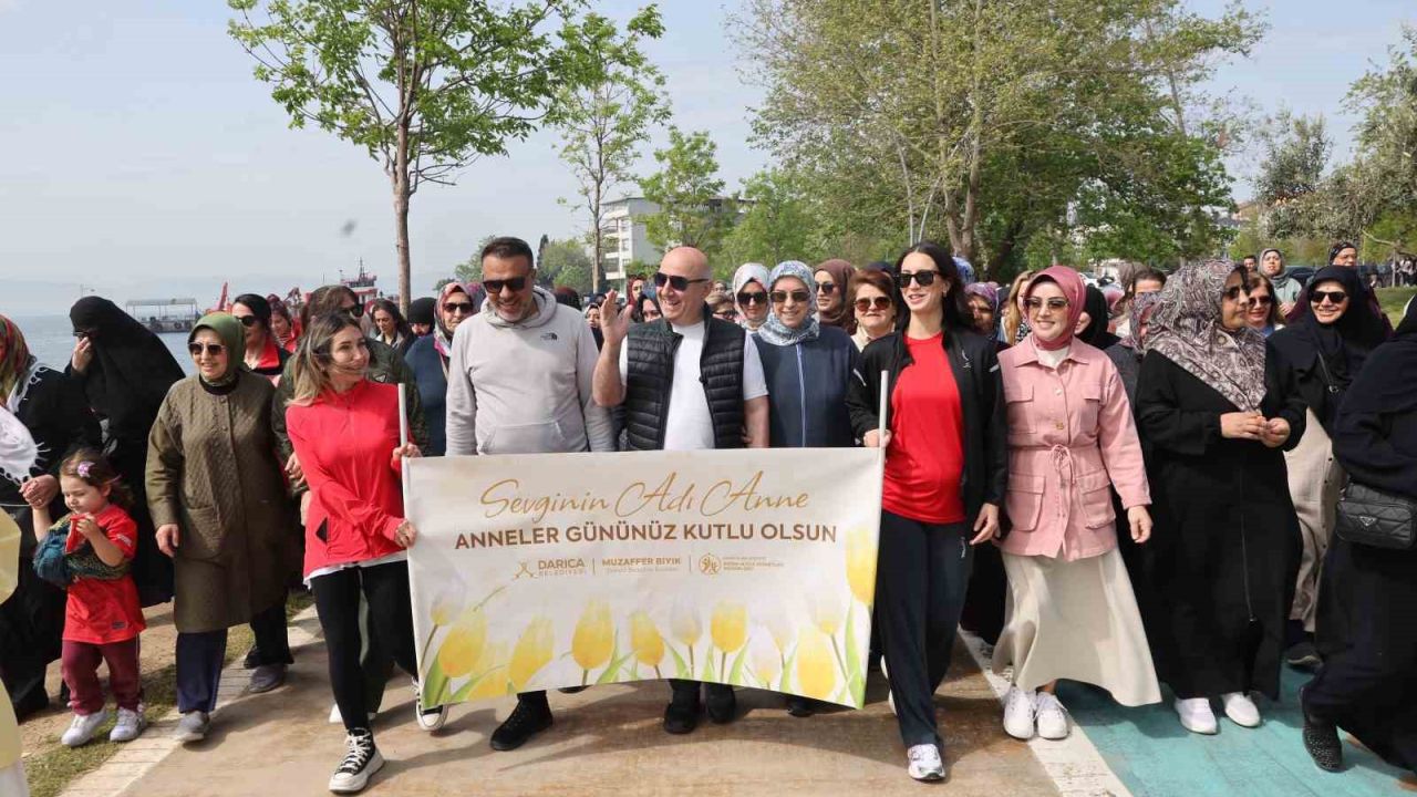 Darıca’da Anneler Günü yürüyüşü düzenlendi