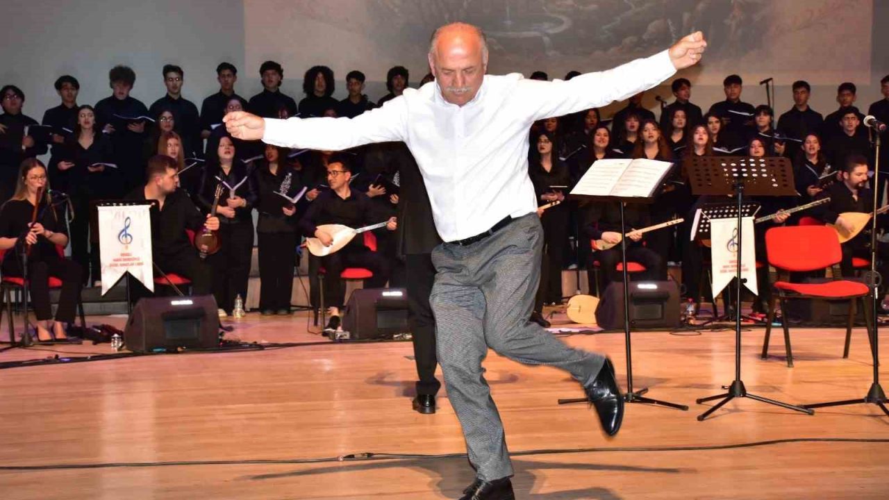 Denizli’nin unutulan türküleri 150 öğrencinin emeğiyle sahneye taşındı