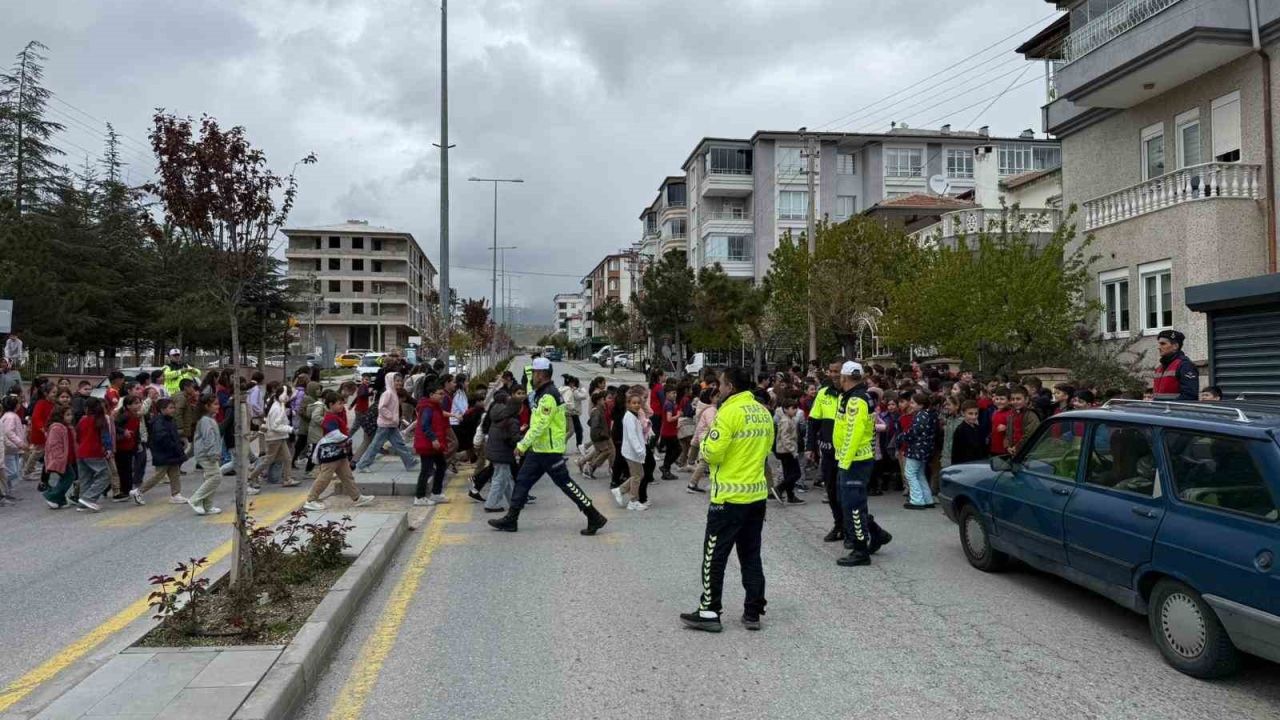 Develi’de çocuklara trafik eğitimi