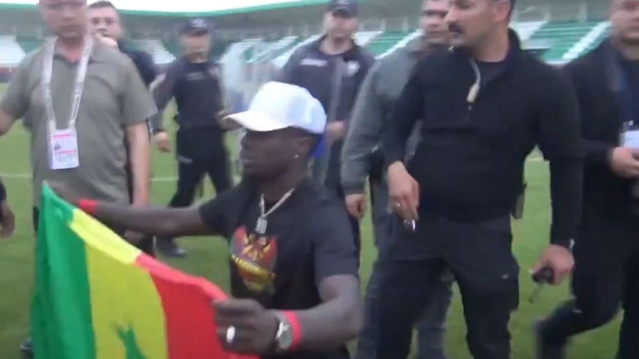 Diagne’ye bayrak müdahalesi: Senegal bayrağı yanlış anlaşıldı