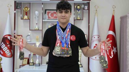 Dünya ve Türkiye dart şampiyonu Bedirhan Nas, 30 madalyaya ulaştı