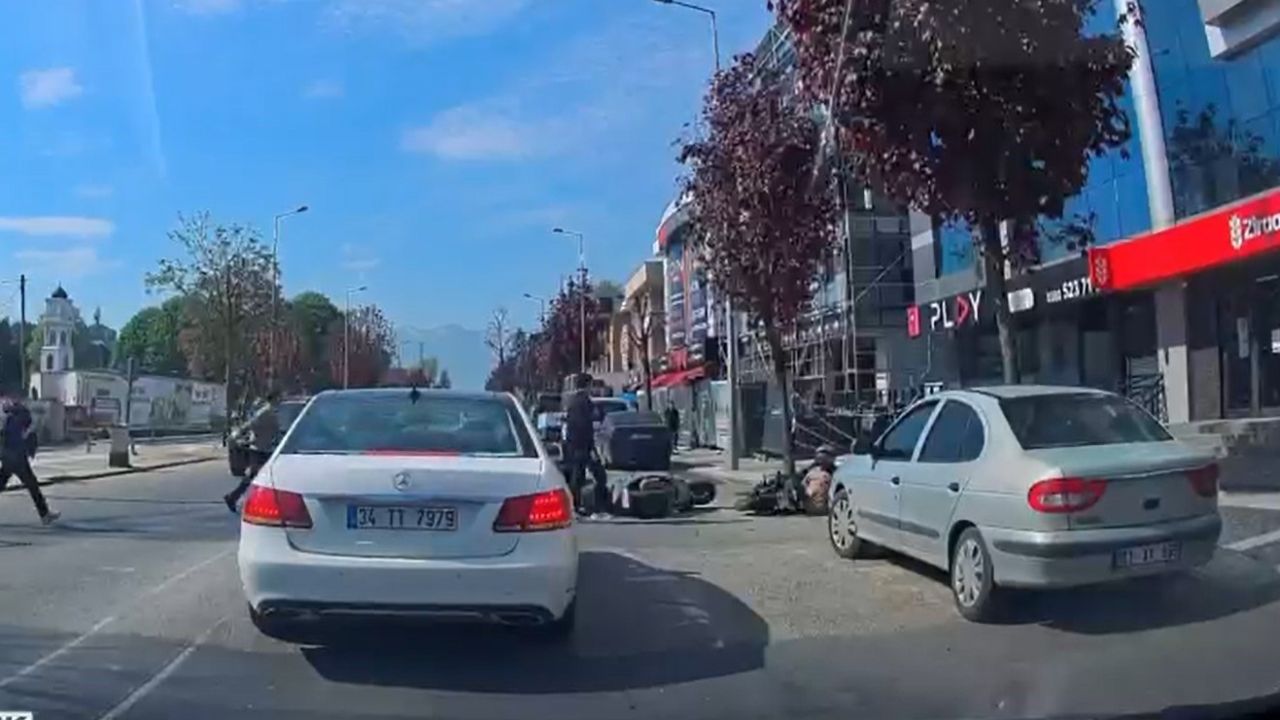 Düzce’de motosiklet kazası ucuz atlatıldı: O anlar kamerada
