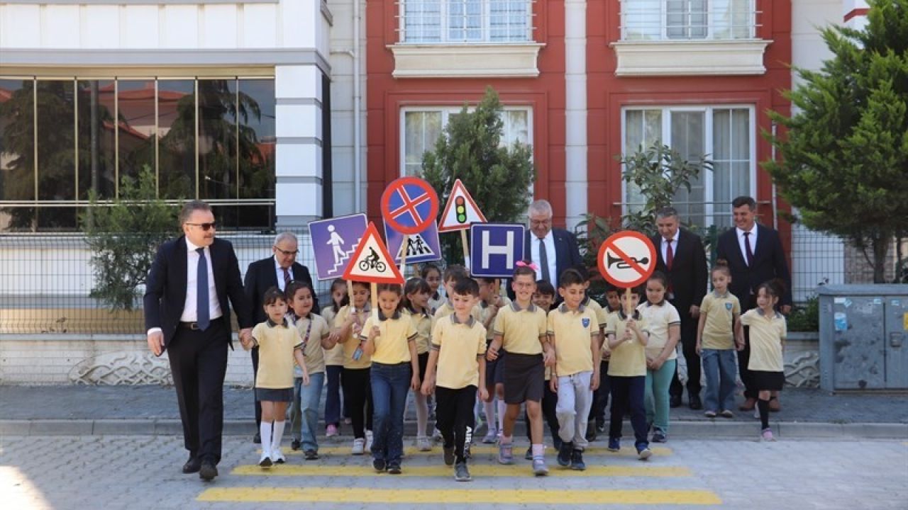 Edremit’te Trafik ve İlkyardım Haftası kutlandı