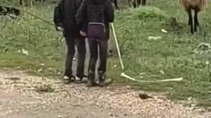 Elazığ’da minik çobanların sürü başında halayı