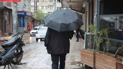 Elazığ’da sağanak etkisini göstermeye başladı