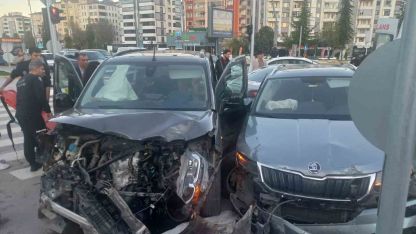 Elazığ’da zincirleme trafik kazası: 3 yaralı
