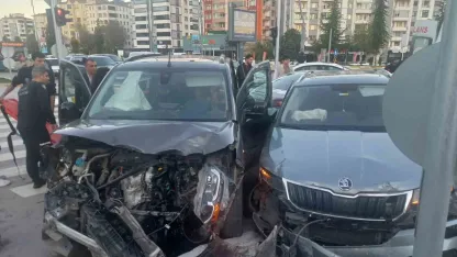 Elazığ’da zincirleme trafik kazası: 3 yaralı