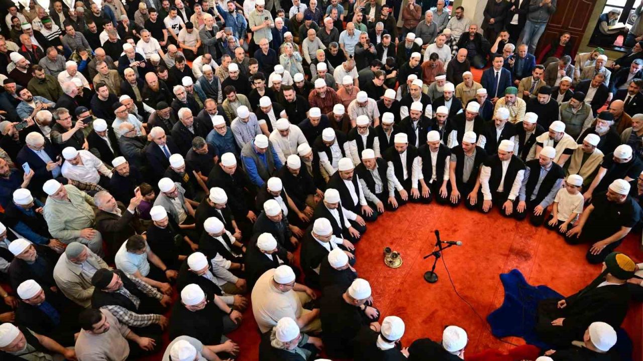 Emirsultan’da Erguvan Bayramı coşkusu