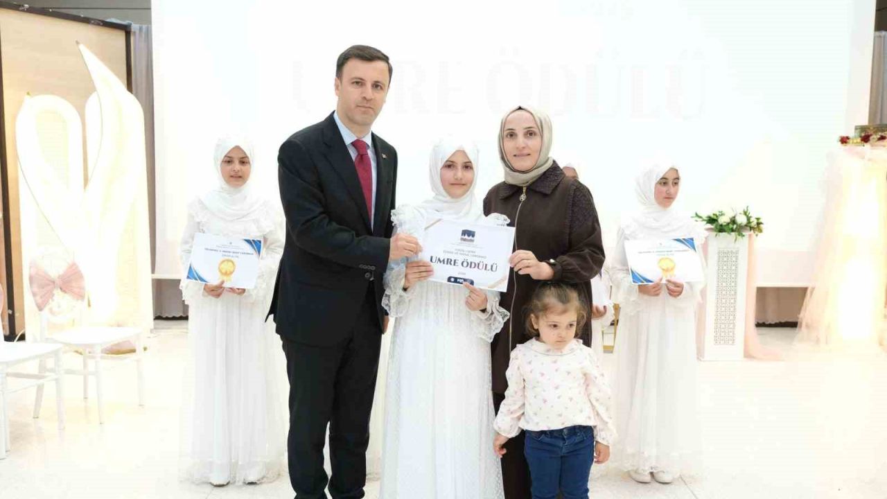 Erzincan’da hadis yarışmasında dereceye girenler ödüllendirildi