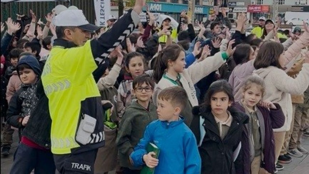 Erzincan’da trafik kuralları uygulamalı anlatıldı