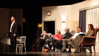 Erzurum Emniyeti’nden sanat dolu operasyon: "Yarınlara Geç Kalmadan" ayakta alkışlandı