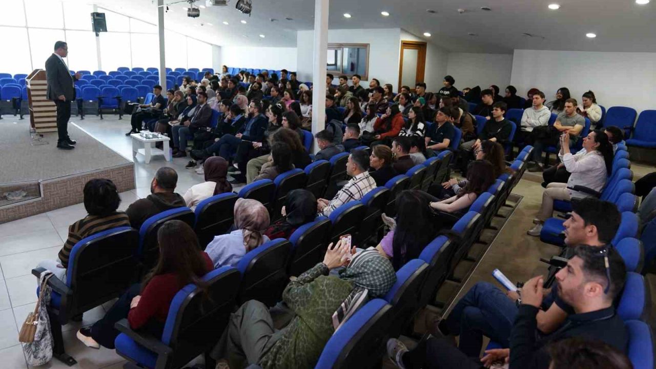 Esenyurt’ta gençlere yapay zeka çağında kariyer rehberliği