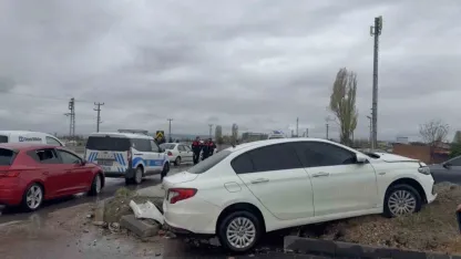 Eskişehir’de iki otomobil çarpıştı: 1 yaralı