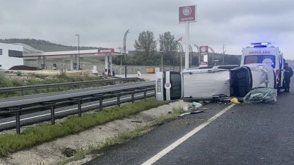Eskişehir’de ıslak yolda kontrolden çıkan araç yan yattı: 4 yaralı