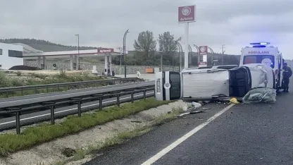 Eskişehir’de ıslak yolda kontrolden çıkan araç yan yattı: 4 yaralı