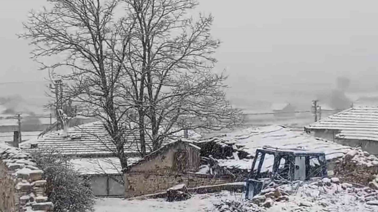 Eskişehir’in kırsalı mayıs ayında beyaza büründü
