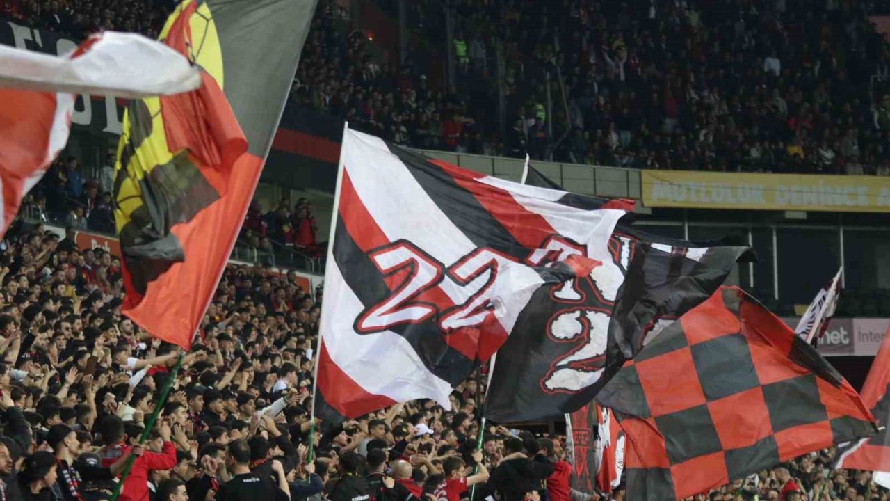 Eskişehirspor - Ayvalıkgücü biletleri 1 saatte tükendi