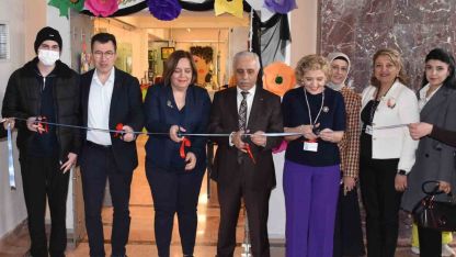 ESOGÜ Hastanesi’nde ’Sanat İyileştirir’ başlıklı sergi açıldı