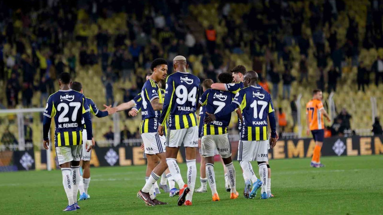 Fenerbahçe, Kadıköy’de Başakşehir’e karşı galibiyet serisini sürdürdü