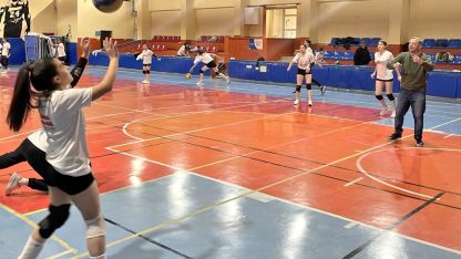 Filede vali sürprizi; Ziya Polat genç sporcularla voleybol oynadı