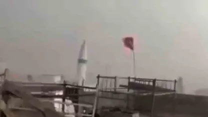 Fırtınada minarenin yıkılma anı kamerada