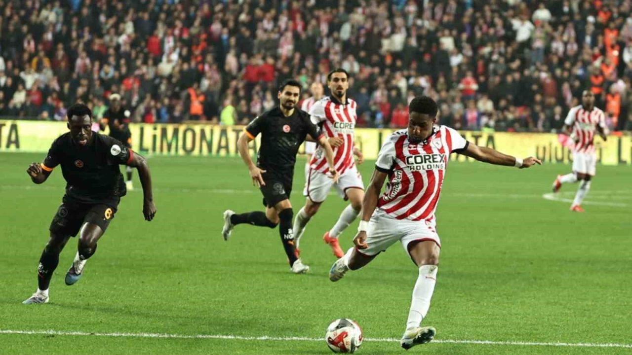 Galatasaray bu sezon ikinci kez 4 gol yedi