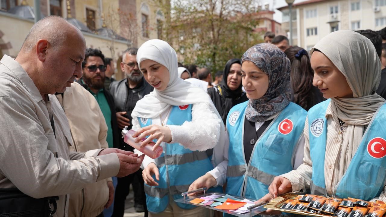 Gaziantep’te hacı adayları dualarla kutsal topraklara uğurlandı