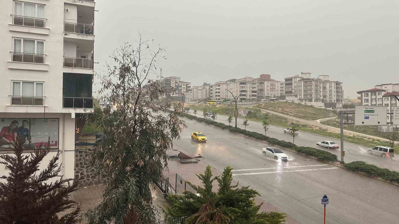 Gaziantep’te sağanak yağış ve dolu hayatı felç etti