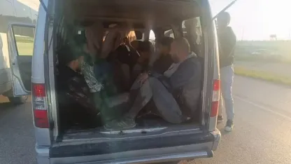 Hafif ticari araca 10 göçmen sığdıran insan tacirine 100 bin TL ceza
