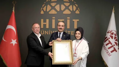 Hitit Üniversitesi’nin kan bağışı duyarlılığına Kızılay’dan gümüş madalya