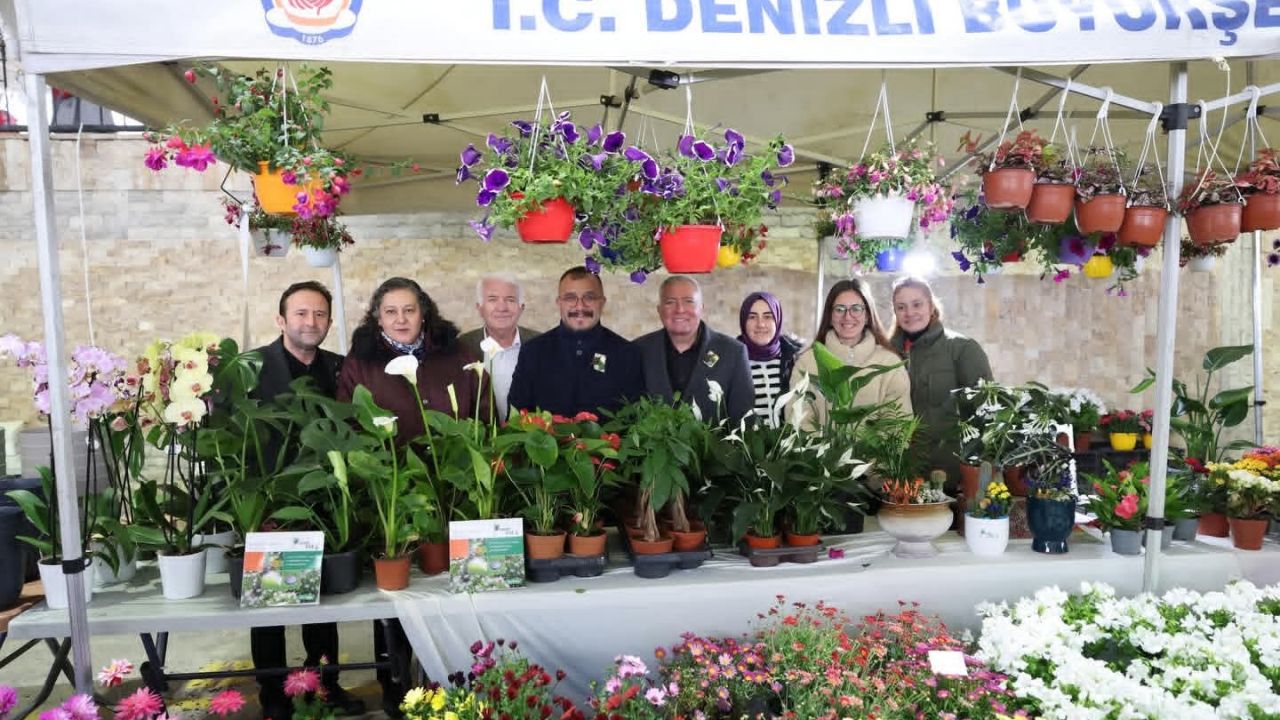 Honaz Ata Tohumu Şenliğinde binlerce tohum ve fide vatandaşlara dağıtıldı