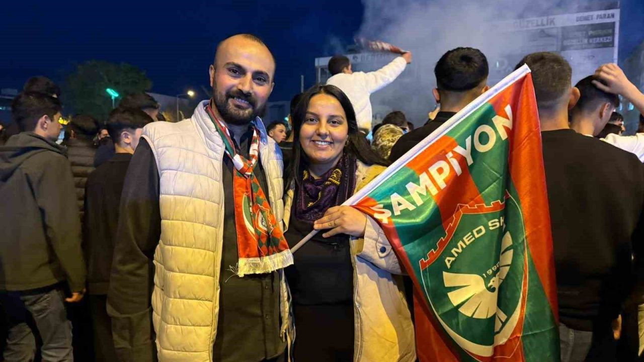 Iğdır sokaklarında Amed Sportif Faaliyetler taraftarından Süper Lig sevinci