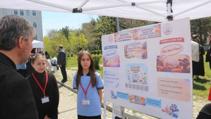 İmam Hatipli öğrenciler projelerini Arapça ve İngilizce olarak tanıttı