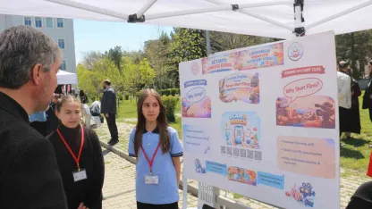 İmam Hatipli öğrenciler projelerini Arapça ve İngilizce olarak tanıttı