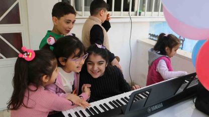 İşitme ve görme engelli öğrenciler Bilim Fuarı’nda hünerlerini sergiledi