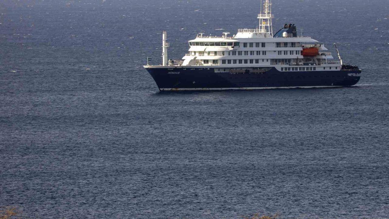İspanya hantavirüsü tespit edilen yolcu gemisinin Kanarya Adaları’na yanaşmasına izin verdi