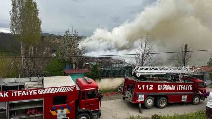 Isparta’da iki katlı ev, çıkan yangında zarar gördü