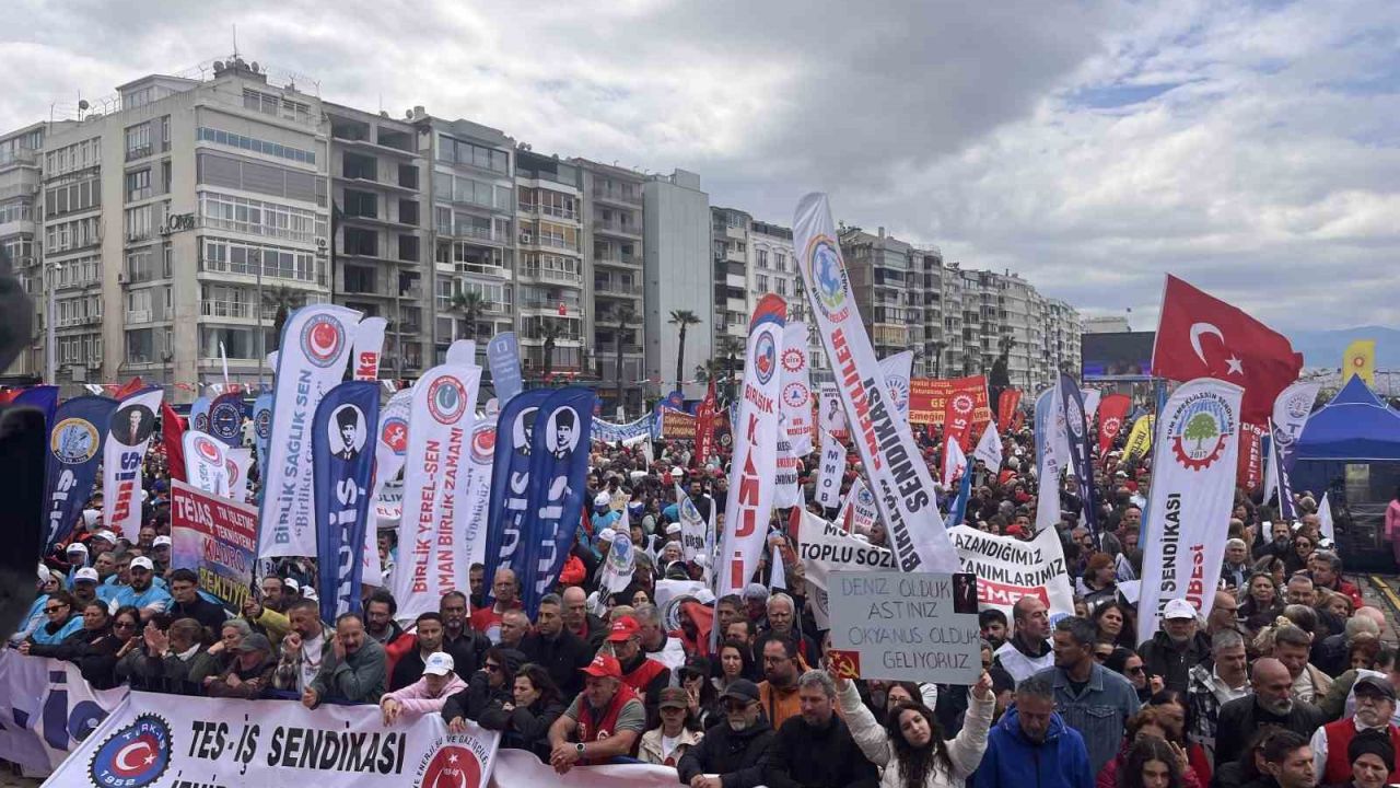 İzmir’de 1 Mayıs coşkuyla kutlandı