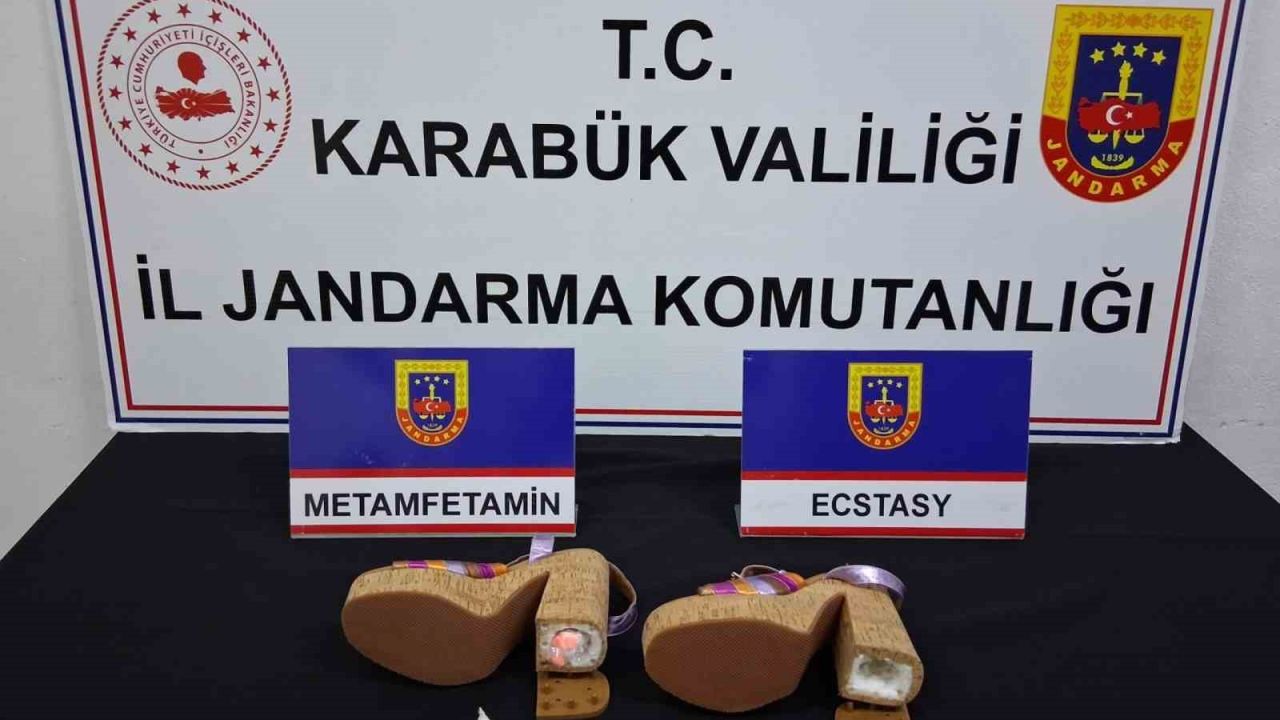 Kadın ayakkabısının topuğundan uyuşturucu çıktı: 3 şüpheli adliyede