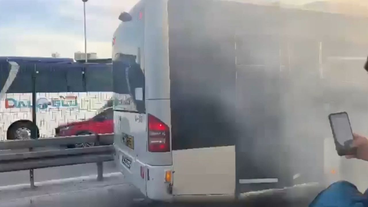 Kağıthane’de metrobüste yangın çıktı