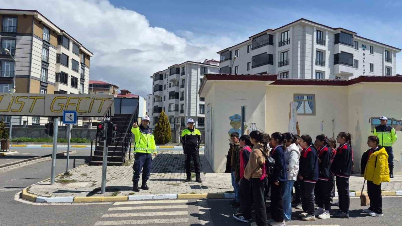Kars’ta öğrencilere uygulamalı eğitim verildi