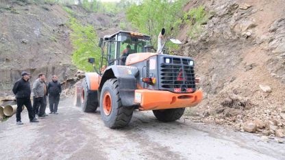 Kastamonu’da heyelan sebebiyle kapanan yol ulaşıma açıldı